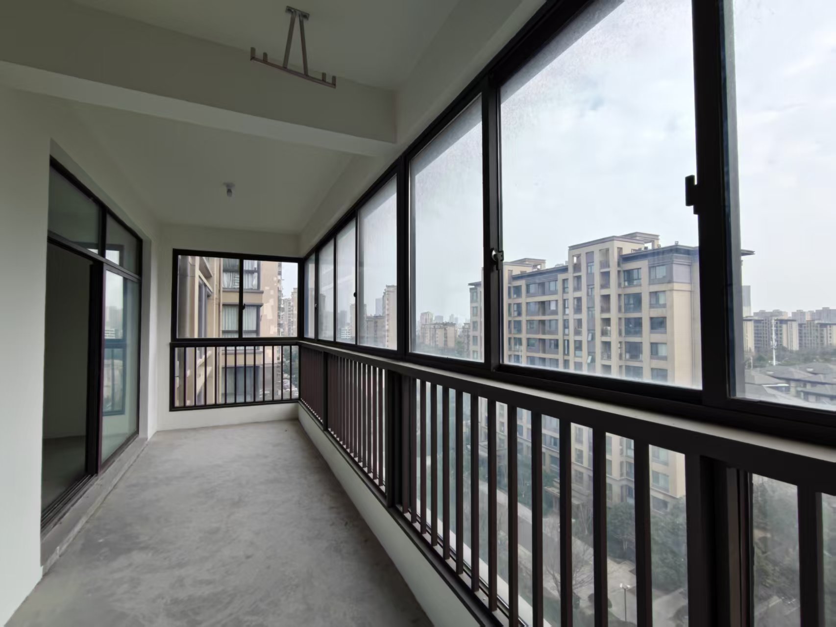 万濠山庄 4室2厅2卫 166m&sup2;