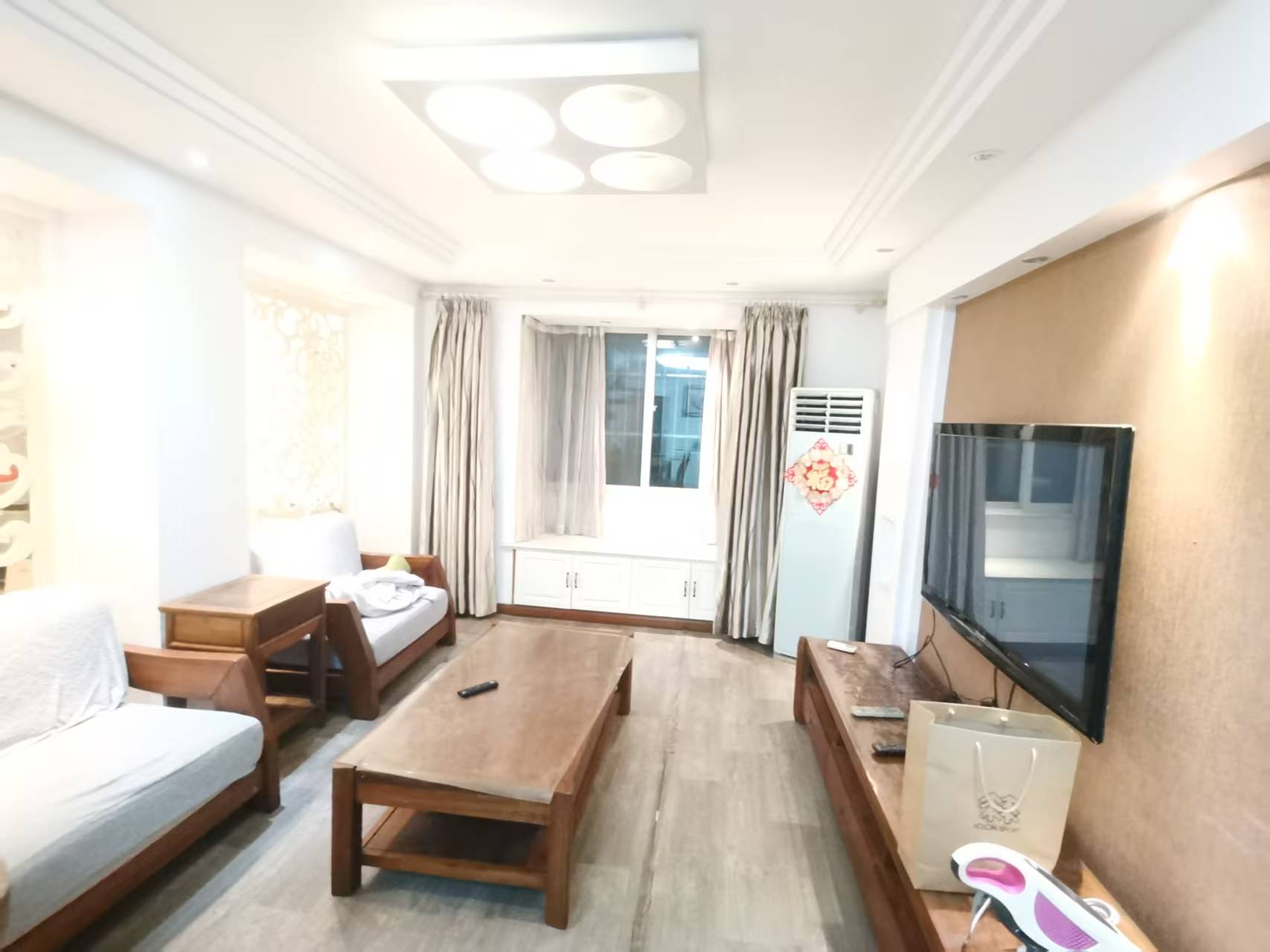 滨江花园 4室2厅1卫 135.00m&sup2;