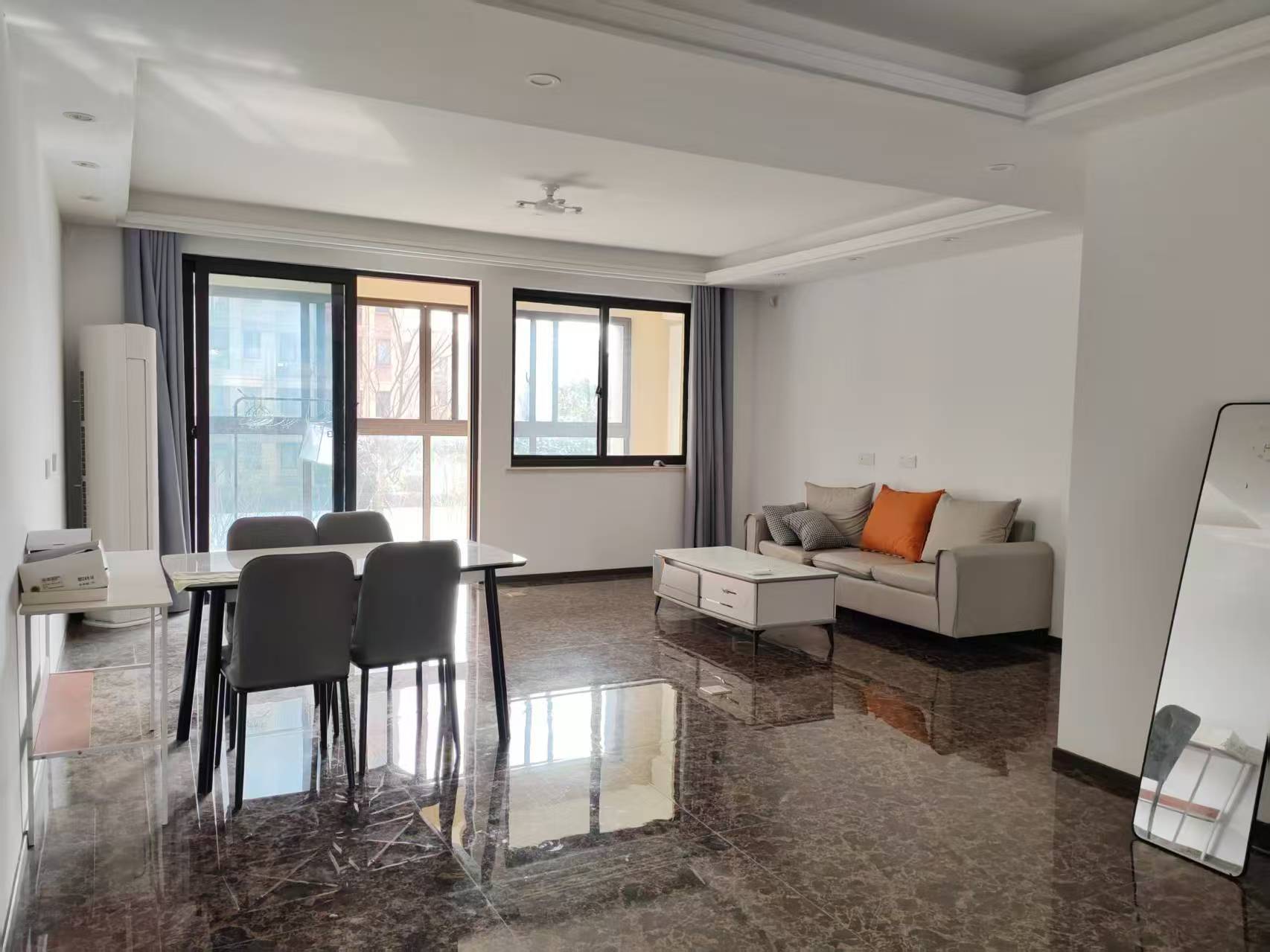 云樾东方 3室2厅2卫 135m&sup2;