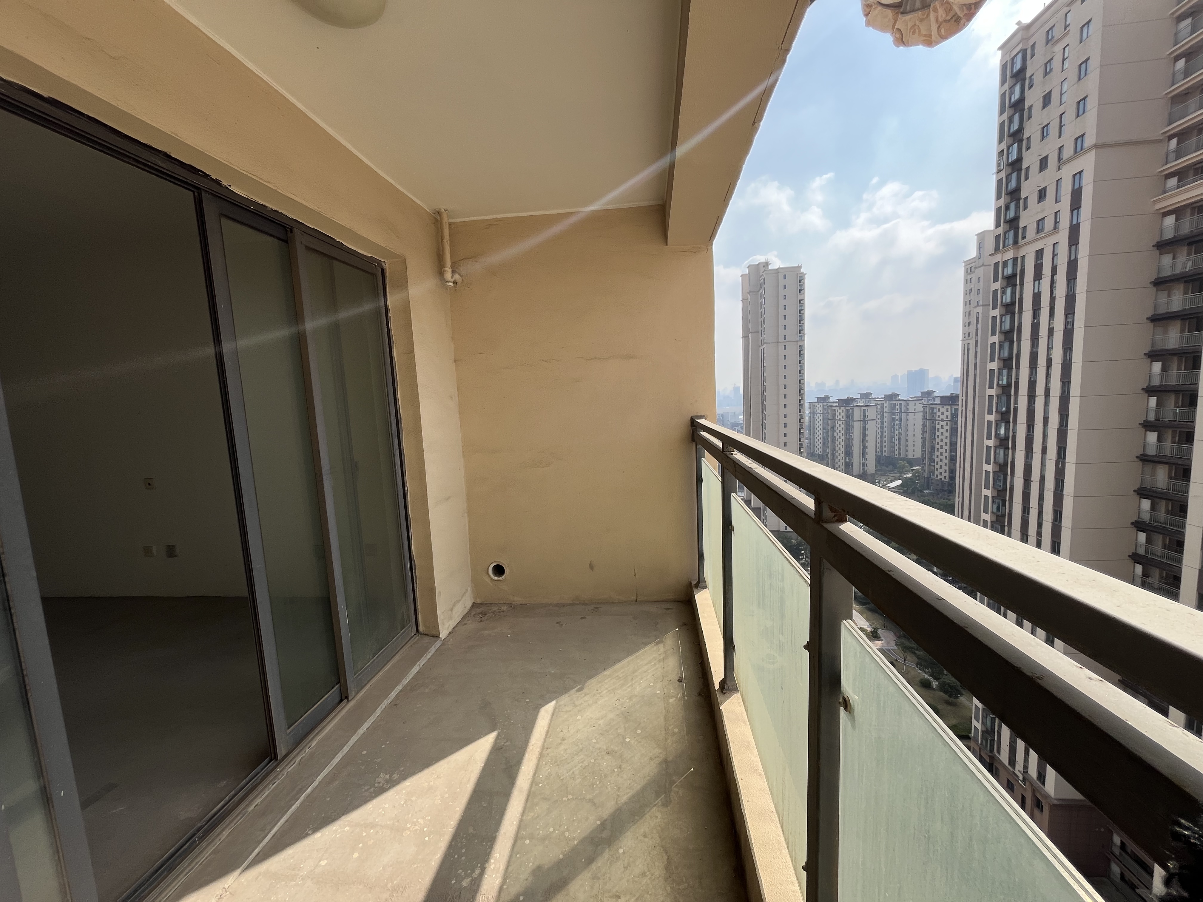 万达华府 3室2厅2卫 121m&sup2;