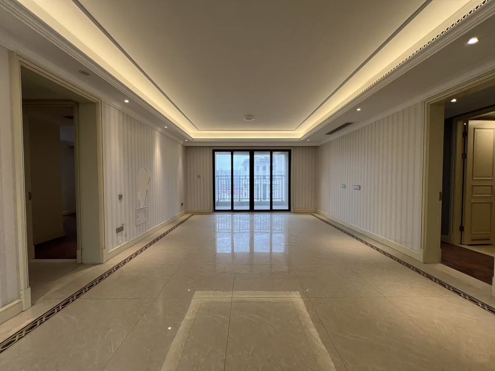中海铂樾府 4室2厅3卫 175m&sup2;