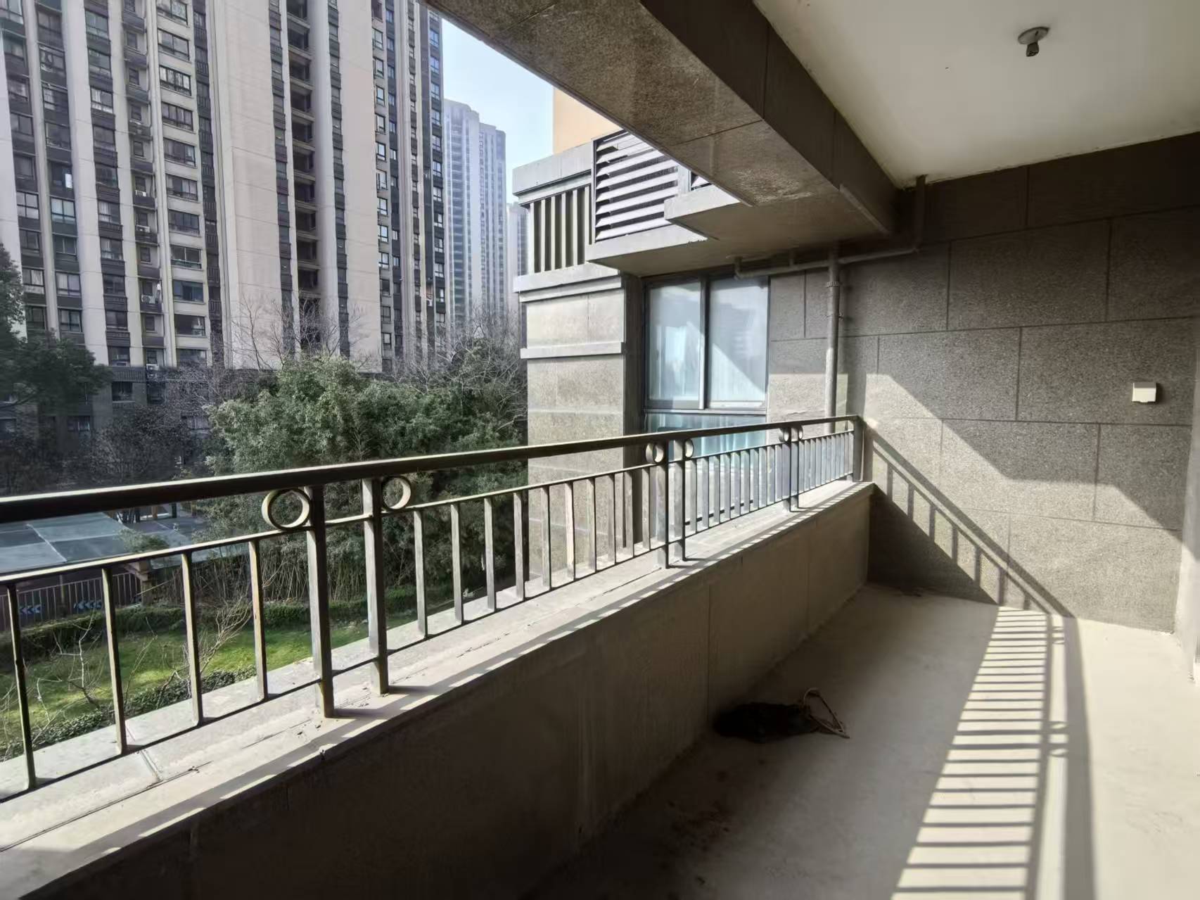 保利香槟国际 3室2厅2卫 148m&sup2;