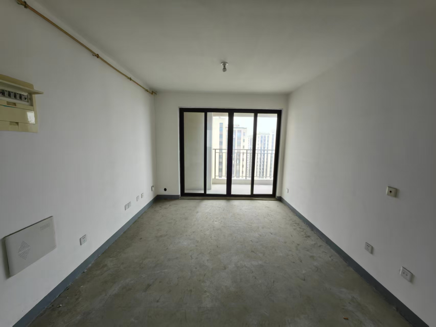 绿地新里城 3室2厅2卫 106m&sup2;