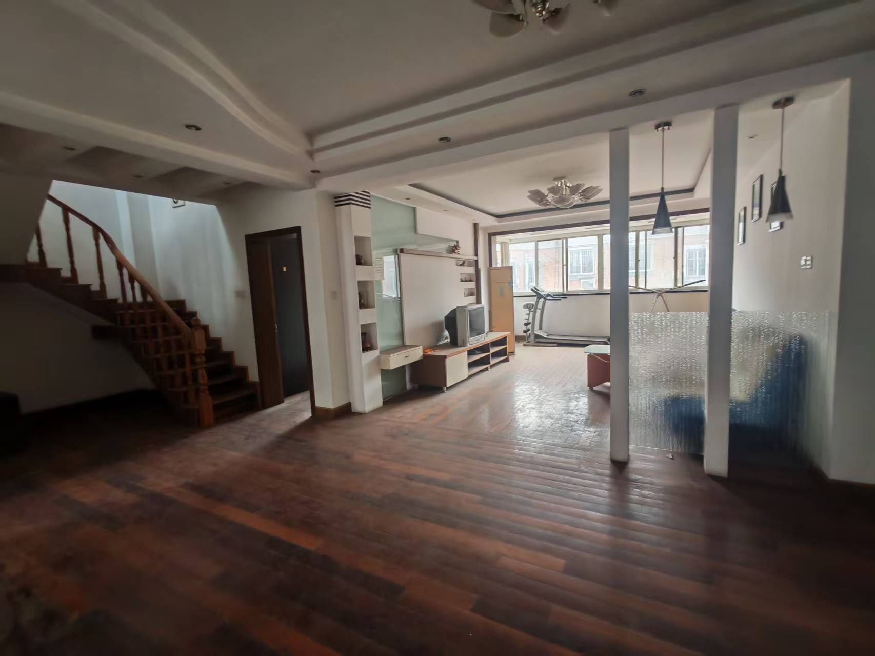 黎明花园 5室3厅2卫 140.00m&sup2;