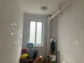 三里墩花苑 3室1厅1卫 136m&sup2;