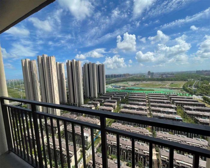 绿地新里城 3室2厅2卫 115m&sup2;