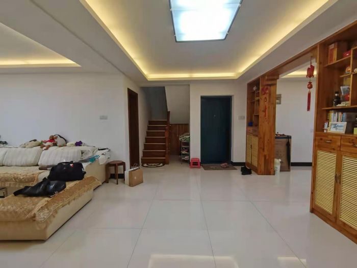 天都花苑 4室2厅2卫 221.67m&sup2;