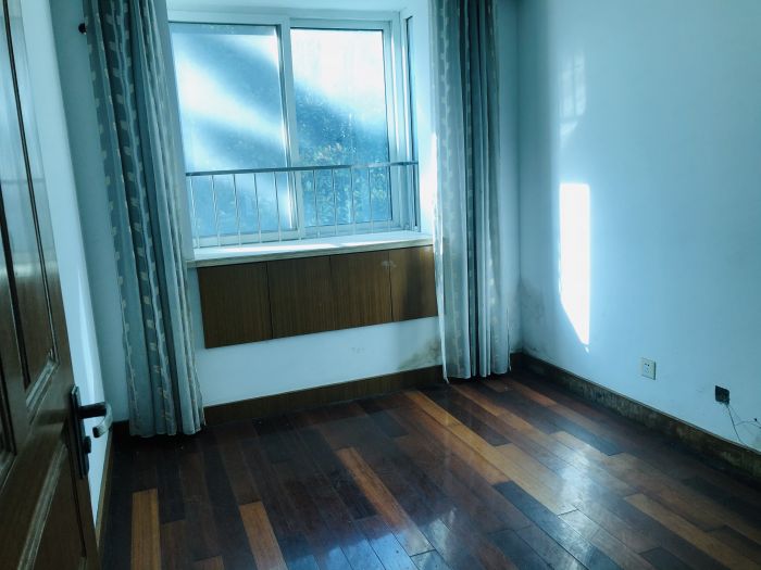 鑫乾花园 4室2厅2卫 144m&sup2;