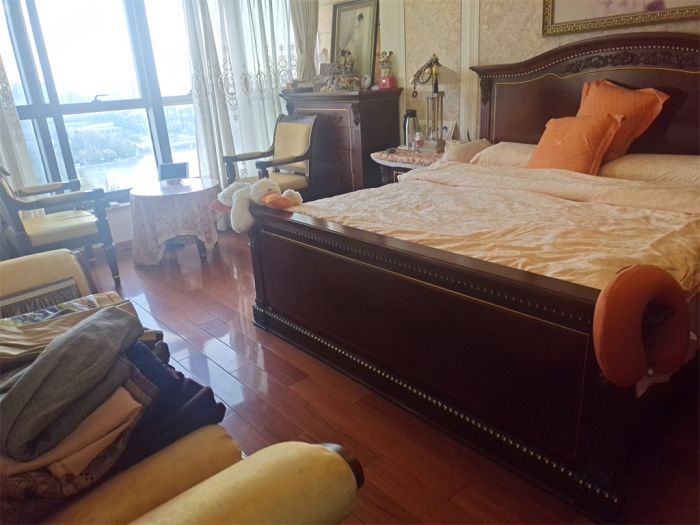 王府大厦 3室2厅2卫 183m&sup2;