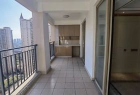 中南世纪花城三期 3室2厅2卫 137m&sup2;