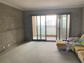 华强城 4室2厅2卫 158m²