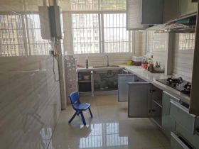 江海佳苑 3室1厅1卫 120m&sup2;