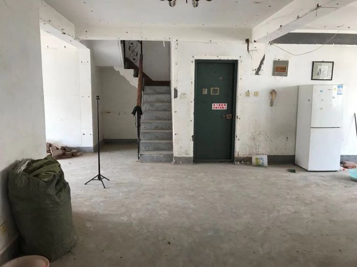 外滩小区 5室3厅2卫 222m²