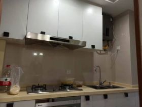 润华国际中心 2室2厅1卫 80m&sup2;