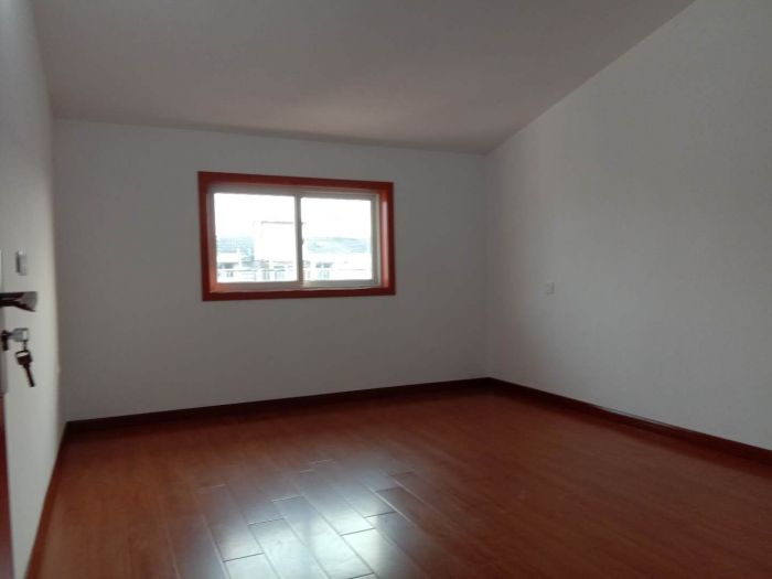 新华佳园 4室2厅1卫 142.91m&sup2;