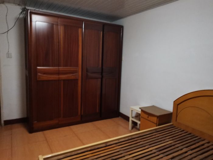 新龙花苑 6室3厅3卫 223.24m&sup2;