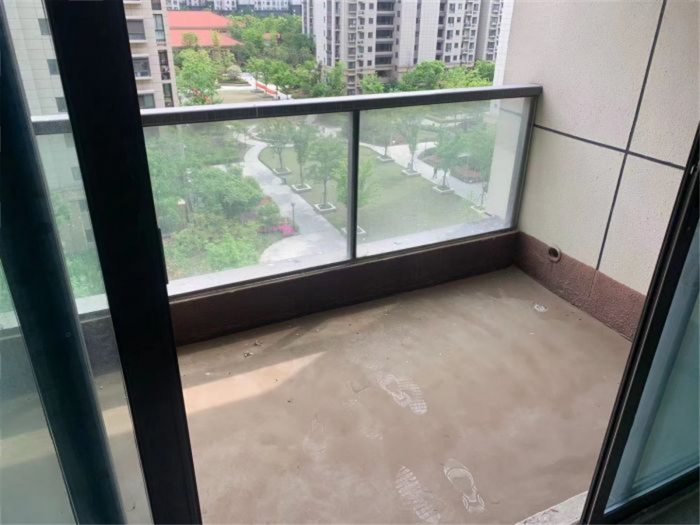 皇家花园北区 3室2厅1卫 1193m&sup2;