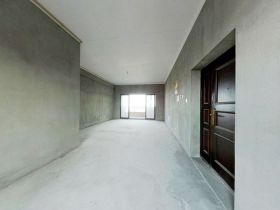 华强城 4室2厅2卫 158m²