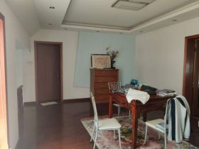 天安花园 3室3厅2卫 208m&sup2;