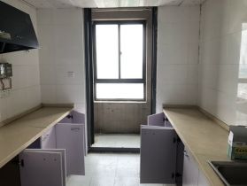 景华城 3室2厅2卫 132m&sup2;