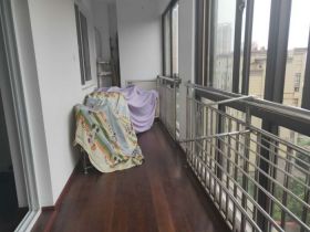 紫东南苑 3室1厅1卫 130m&sup2;