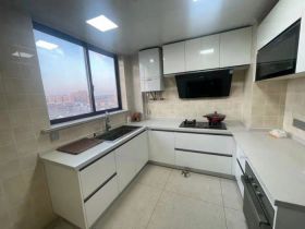 莱茵河畔 3室2厅2卫 135.00m&sup2;