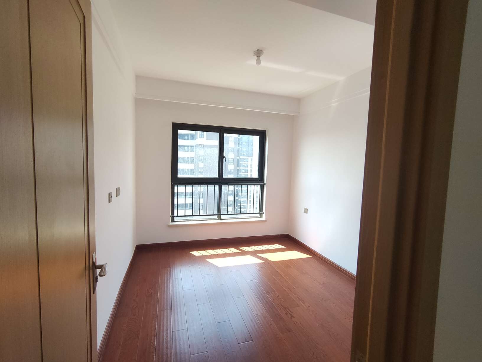 林肯公园 3室2厅1卫 95m&sup2;