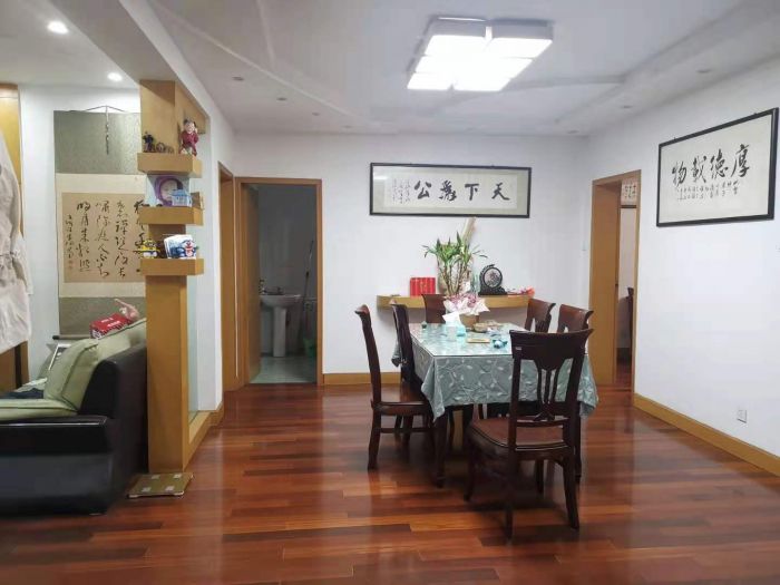 新龙花苑 3室2厅1卫 131.02m&sup2;
