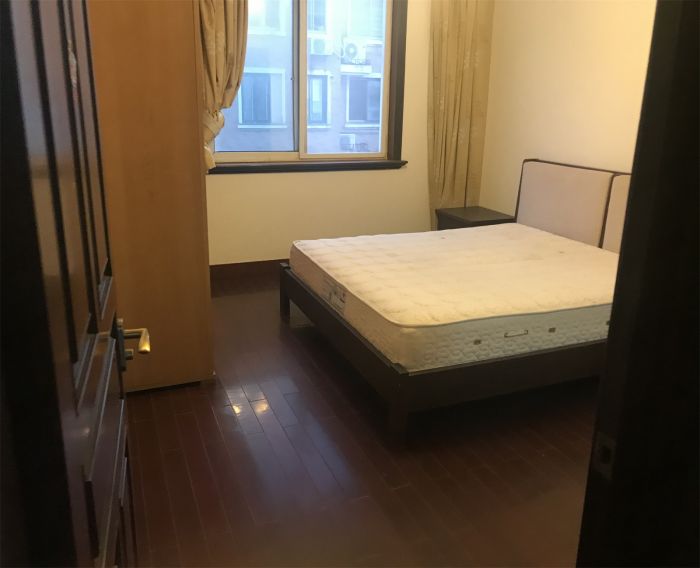 翡翠花园 3室2厅2卫 150m&sup2;