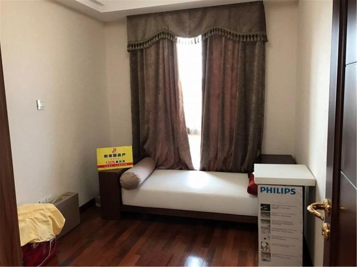 凤凰莱茵苑 4室2厅2卫 180m&sup2;