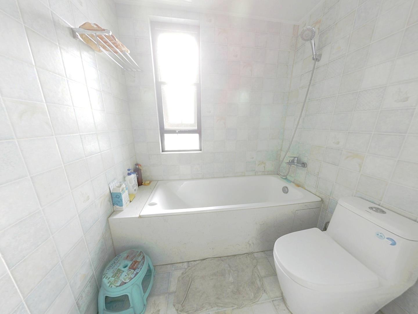 华强城 3室2厅2卫 129m&sup2;