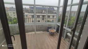 爱玛花苑 4室2厅2卫 136m&sup2;