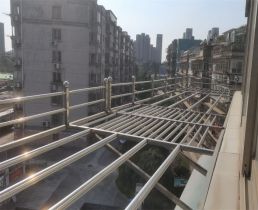 鸿运城市花苑 3室2厅2卫 126m&sup2;