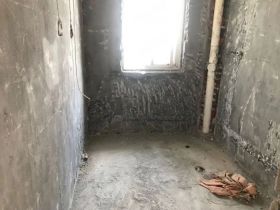 外滩小区 5室3厅2卫 222m²