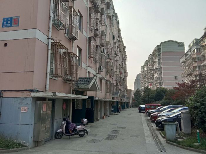 新华佳园 4室2厅1卫 142.91m&sup2;