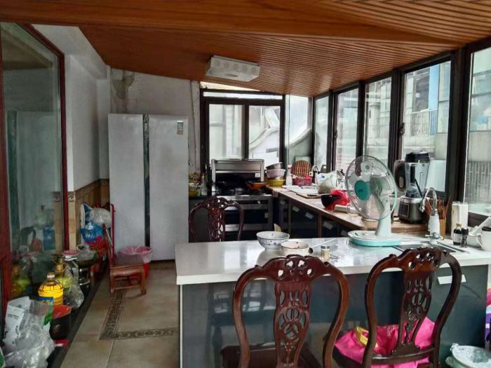 东方鑫乾大厦 3室2厅2卫 140m&sup2;