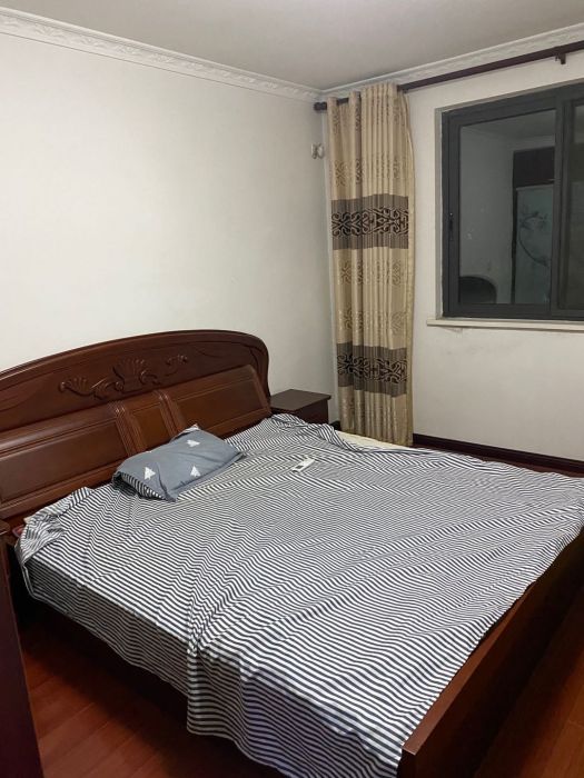 高迪晶城 3室2厅1卫 156m&sup2;