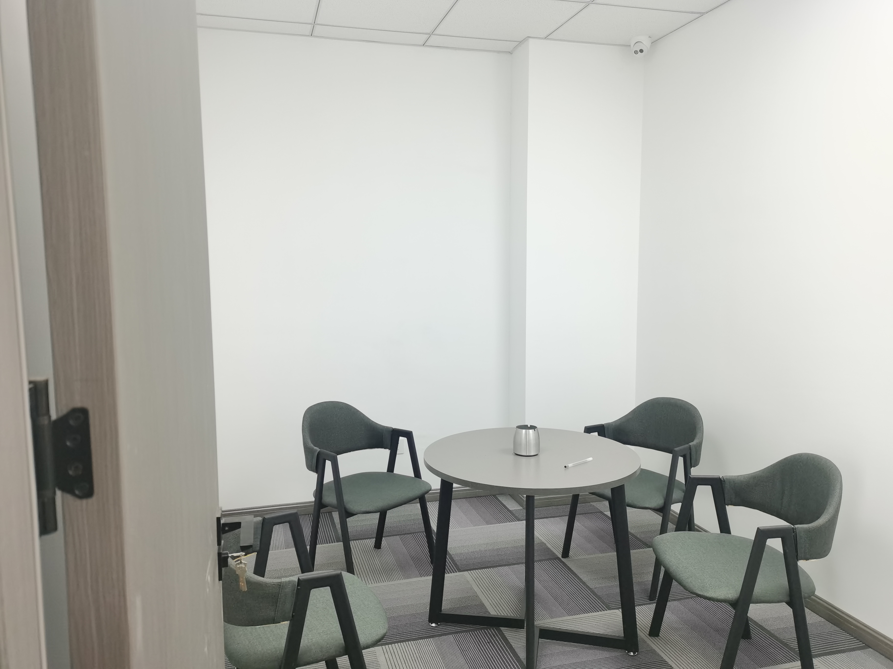 江海大厦 4室2厅0卫 200m²