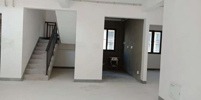 中海铂樾府 5室2厅3卫 208m&sup2;