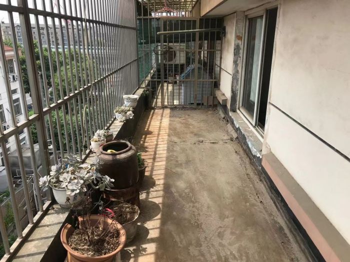 外滩小区 5室3厅2卫 222m²