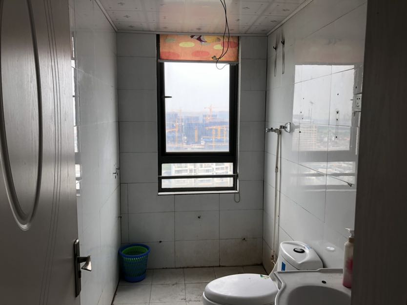 景华城 3室2厅2卫 132m&sup2;