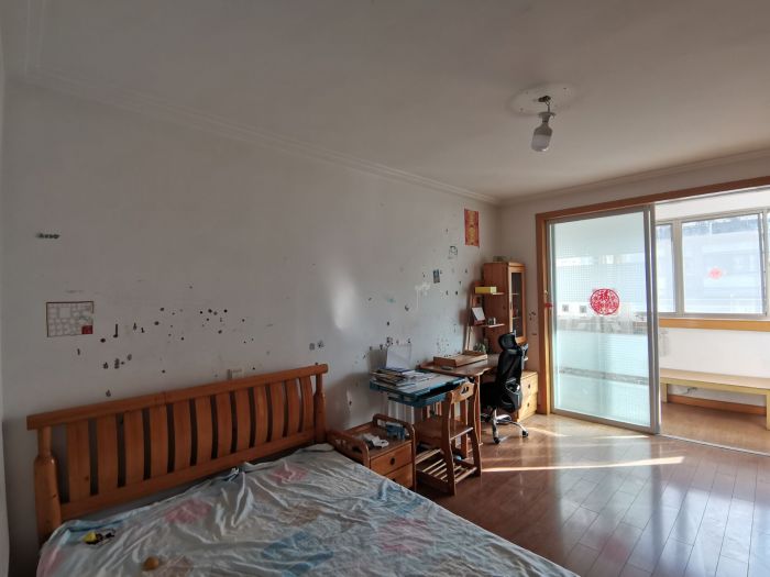 前景花苑 4室2厅2卫 141m&sup2;