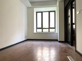 军山花园 3室3厅2卫 137m&sup2;