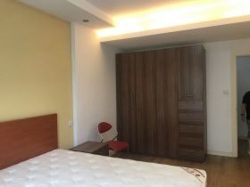 亚太苑 4室2厅1卫 4200m&sup2;