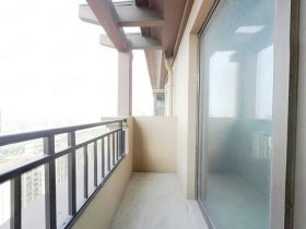 华强城 4室2厅2卫 158m²