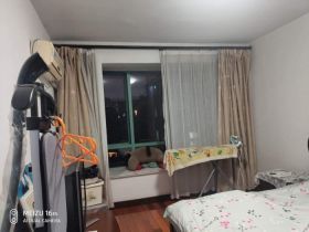 天地华庭 4室2厅2卫 163m&sup2;