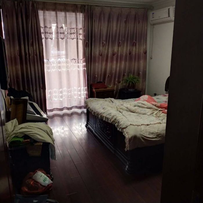 黎明花园 4室2厅1卫 144m&sup2;