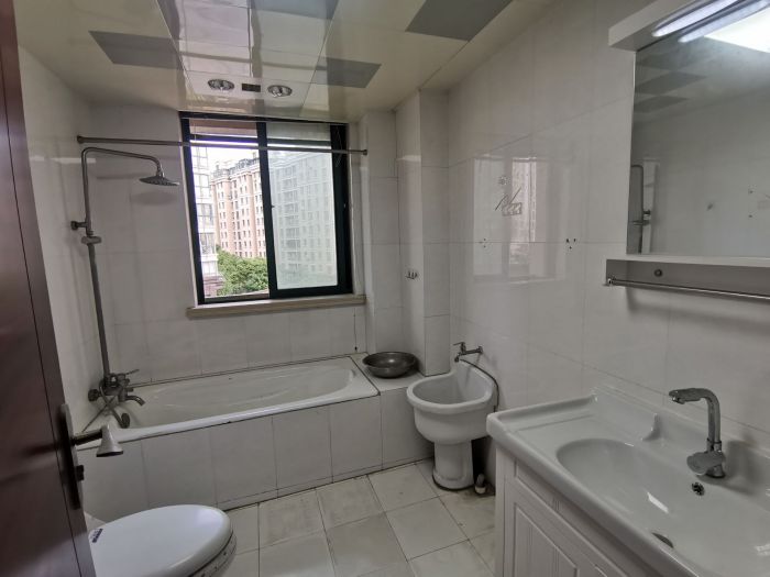 凤凰莱茵苑 3室2厅2卫 149.5m&sup2;