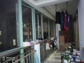 天地华庭 4室2厅2卫 163m&sup2;