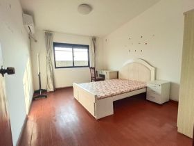 紫东南苑 6室2厅2卫 130m&sup2;